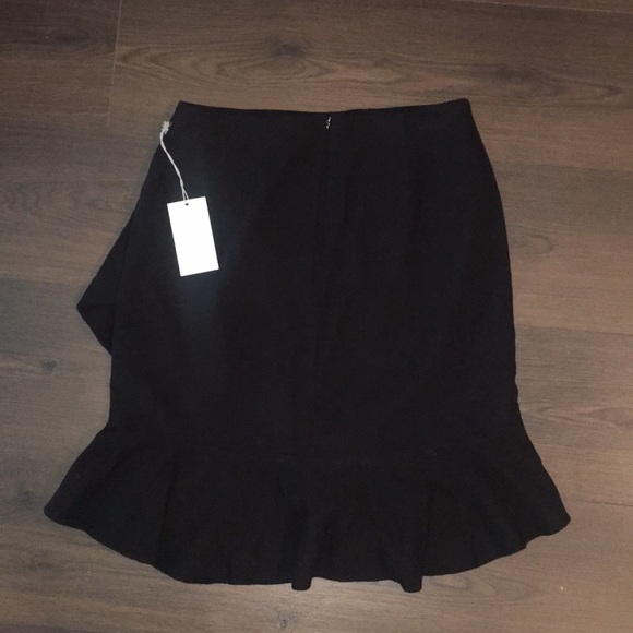 Black Ruffle Mini - Picture 2 of 2